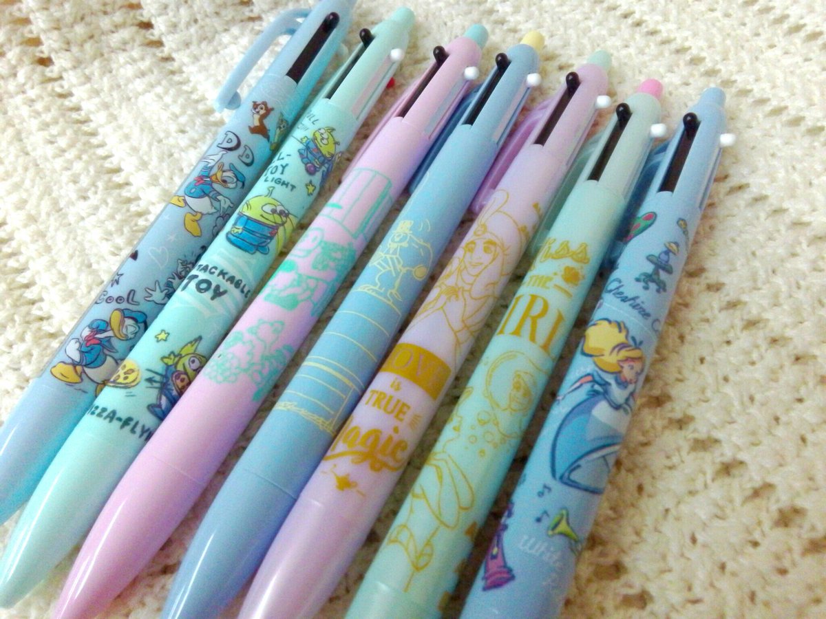 サンキューマートイオンタウン郡山店 New ディズニーやスヌーピーのシャープペン付き2色ボールペンが入荷しました ボールペンは黒と赤の2色 様々なシーンで大活躍すること間違いなし デザインがとっても可愛いので書くのが楽しくなりますね サンキューマートイオンタウン郡山店 New ディズニーやスヌーピーのシャープペン付き2色ボールペンが入荷しました ボールペンは黒と赤の2色 様々なシーンで大活躍すること間違いなし デザインがとっても可愛いので書くのが楽しくなりますね