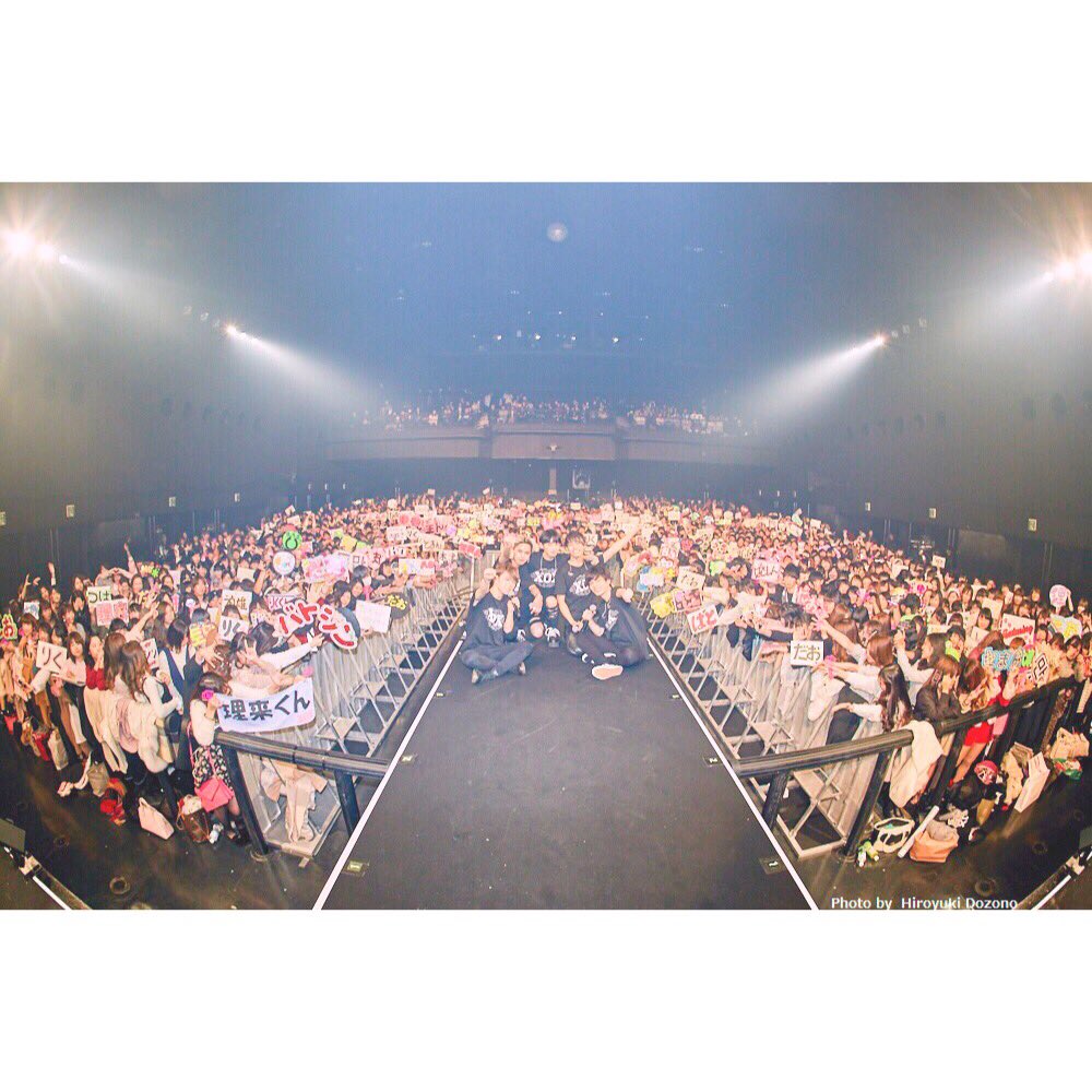 Naaamiii_1123's tweet photo. ◁◁XOX COLLECTION
2016 Autumn/Winter▷▷
ワンマンライブ!!!!!!終始かっこよすぎてほんとに最高の時間でした😌💗
最高のクリスマスプレゼントでものすごく幸せなクリスマスイブイブになりました🎄🎁#XOX2016AW https://t.co/oX3LRn0kH2