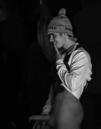jacobcamjustin's tweet photo. Rub those cock biebz✊🍌
#Bieberdick https://t.co/cuQB3m0LQn