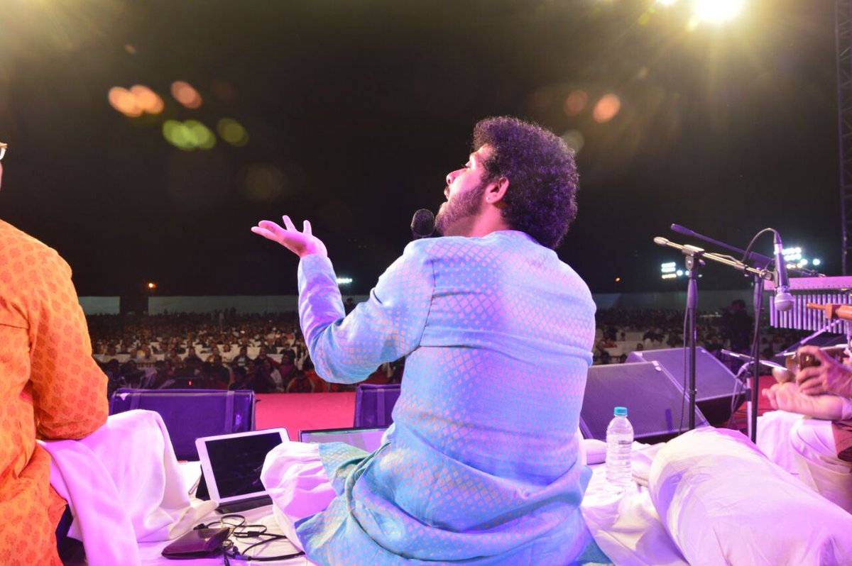 ShwetaMohite6's tweet photo. #SSMF2016 What a Day it ws!! Truely Wonderful!! Swarsagar Music Festival 2016 ended with divine performance of Mahesh Kale!! @swarsagarpcmc https://t.co/uK2ufaZTeM