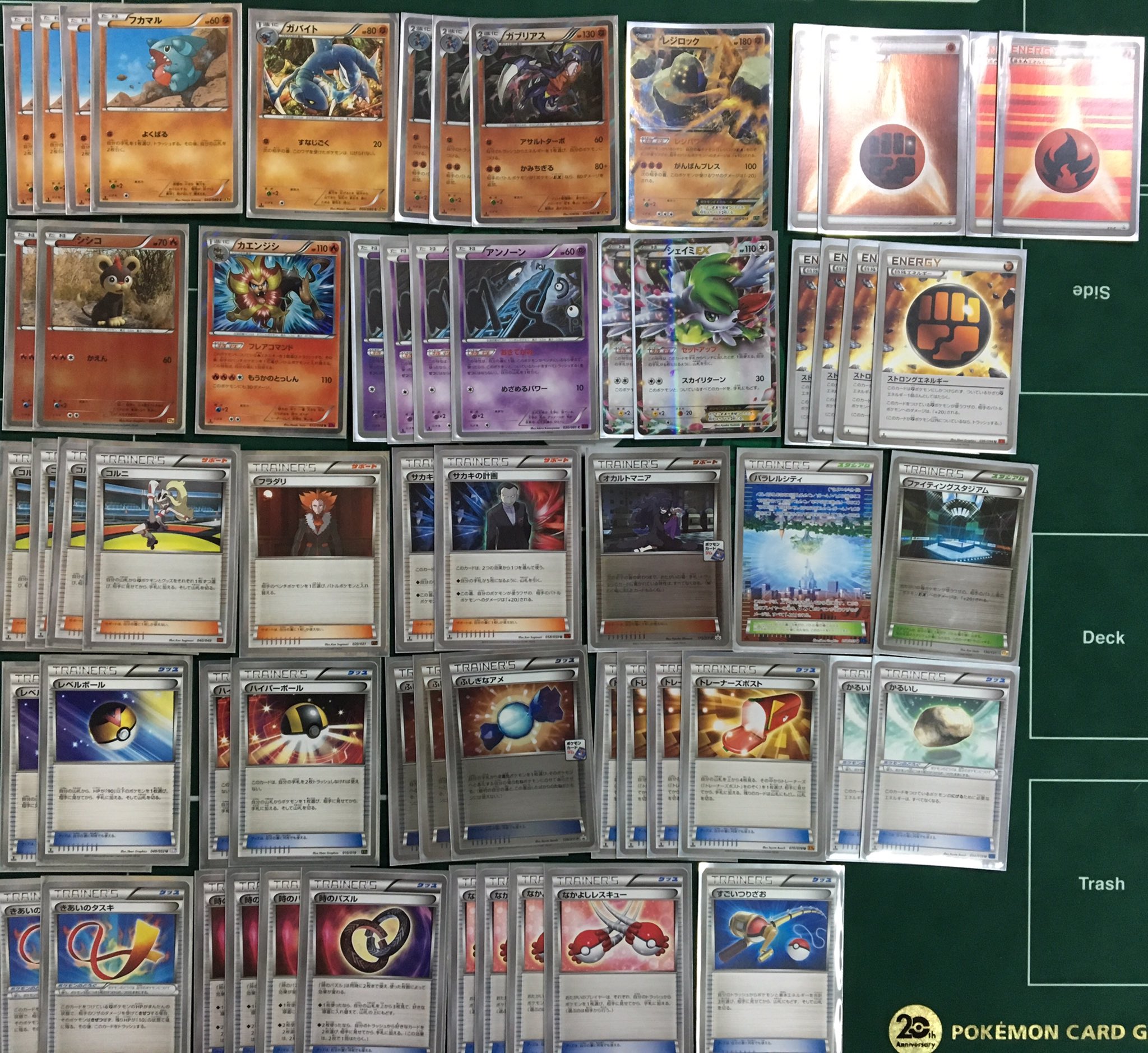 カードショップカリントウ堺東店 12月25日 13時 ポケモンカードジムバトル 参加者8名 続いて15時のジムバトルは10名 優勝は ウラタ くんと アキラ さん 優勝おめでとうございます デッキは ガブリアスデッキ とm レックウザex アキラさんはお
