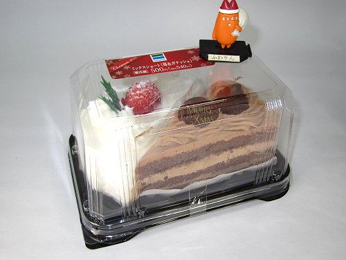 不破雷蔵 ガベージニュース 先日の予告通り 売れ残りのクリスマスケーキを確保 ファミマで半額でした 税込み540円のところが270円 ヾ ﾉ ﾟ