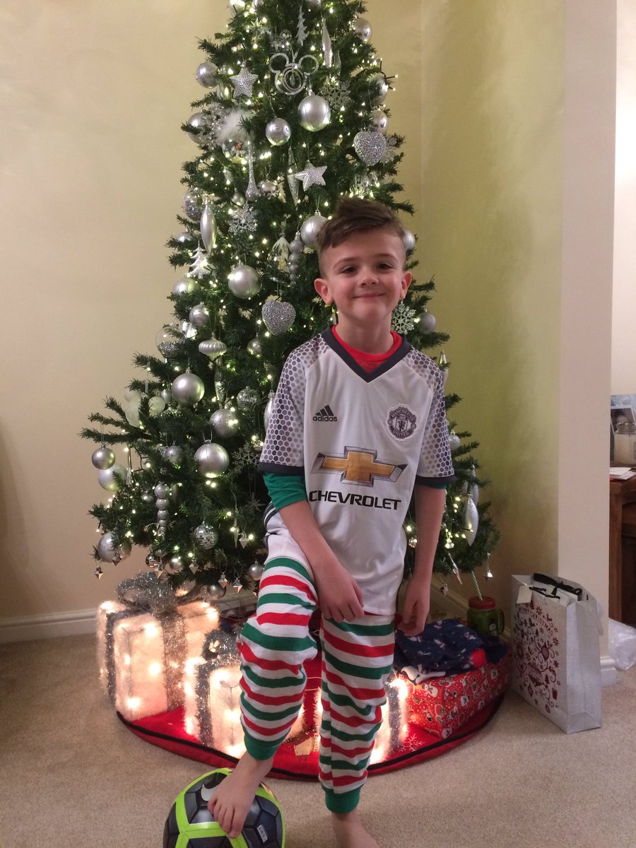 SimonJRees1's tweet image. @LukeShaw23 @ManUtd all he wanted for Christmas was his favourite players kit. 🎅🏻🎄⛄️