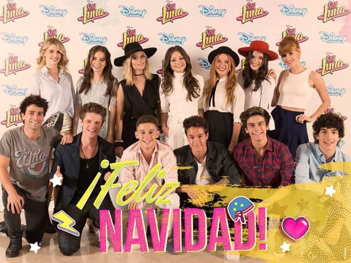 __SoyLuna's tweet photo. ¡Los chicos de #SoyLuna les desean una muy #FelizNavidad para todos! 🎁🎁🎁 https://t.co/S0aylEQFxL