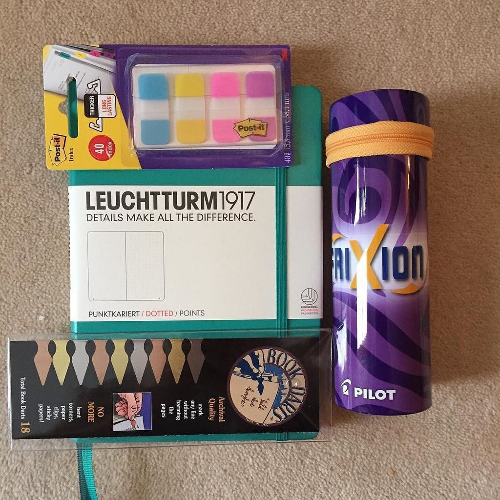 sophiexuan's tweet image. This stationery nerd is very happy right now. #bulletjournal #paperplanning #2017goals ift.tt/2hdUu9B