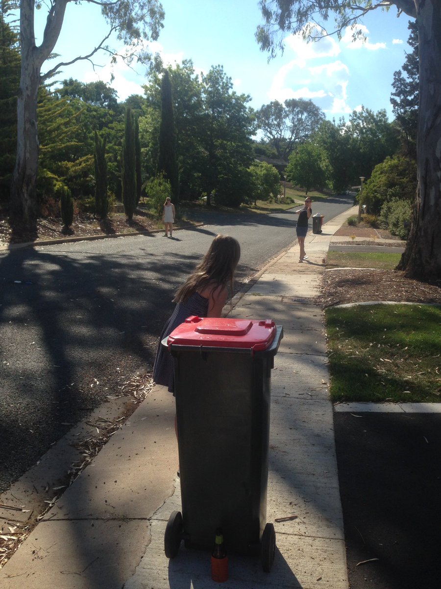 jamitchell0133's tweet image. Great day Xmas cricket, backyard/front yard rules.Best wishes
#Christmas #backyardlegends