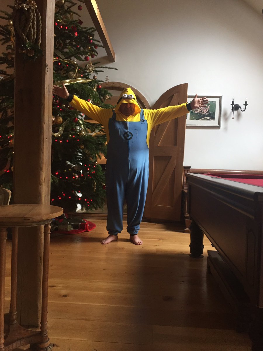daved_sfc's tweet photo. Merry xmas minion Dave https://t.co/yhGb9ZPr3W