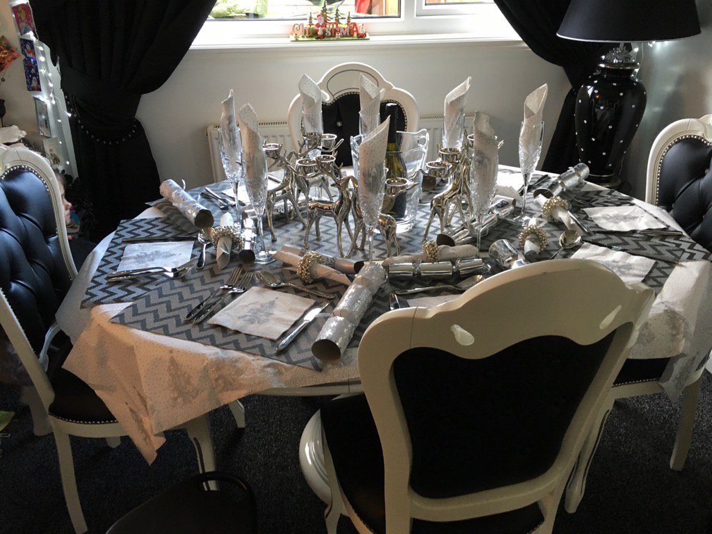 The table done 🎄🎄🎄