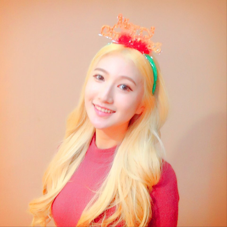 ohblissofficial's tweet photo. [#연주 #YeonJoo @ohblissofficial ]
[16.12.25]
즐겁고 행복한 성탄절 보내세용😍 !!
Enjoy and wish you a Merry Christmas~!❤️

#오블리스 #OhBliss https://t.co/ea4wMlORzz