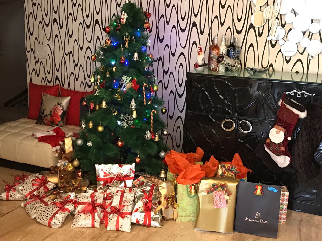 DavindraS's tweet photo. Merry Christmas to all my friends🌲🌲🌲🌳🌳🌴🌱🌿Dksuri https://t.co/fgUhYtOkPQ