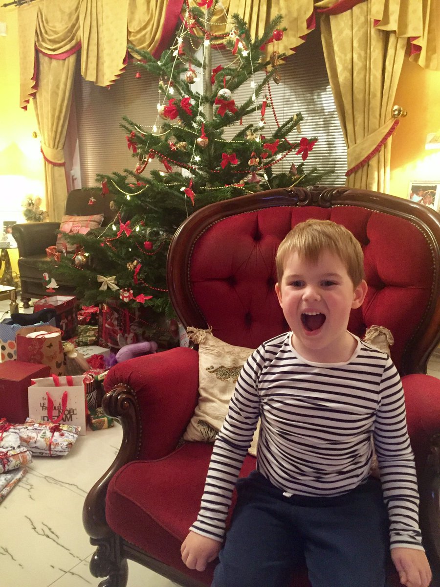 StikovaOrnella's tweet photo. A tady nas malej pan Quentinek u stromecku. 🎄☺️❤️ #christmas2016 #vanocejsoutady #kokťáčcirules #vanocevanoceprichazeji #stromek🎄 https://t.co/rwE9mpNDFu