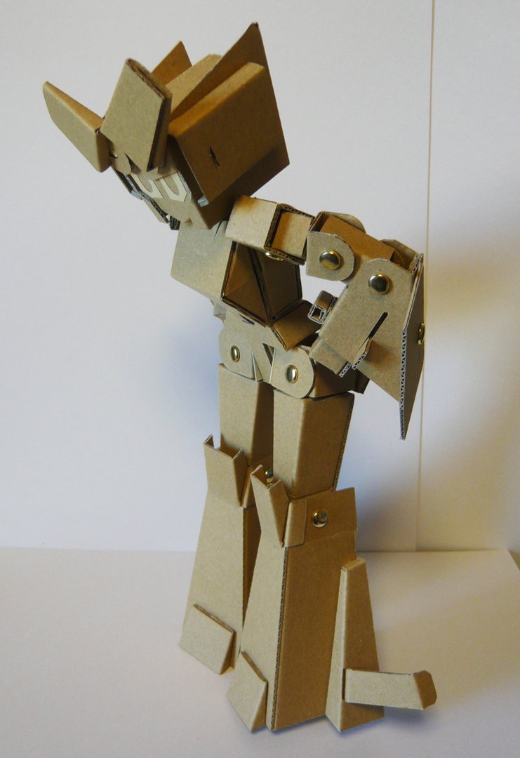 砂吹 Sunafuki ダンボールでオリジナル変形ロボットできた トランスフォーム 自分で自分に作るクリスマスプレゼントだぜ なんとか立たせてるけど実は関節プラップラ