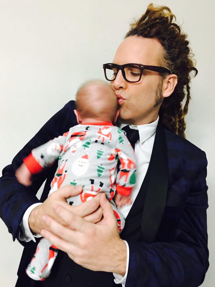 toritoquique's tweet photo. Navidades felices con mi hijo Nathan a tan solo un mes de vida. Feliz Navidad. "Una casa sin hijos es una colmena sin abejas" Victor Hugo. https://t.co/USWyKgBai0