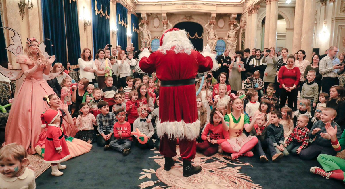 cellarstars's tweet photo. Rai #NEWS ,#Italy : Babbo Natale nel mondo! → https://t.co/gsHCW08pTK https://t.co/foPQx9EZPW
