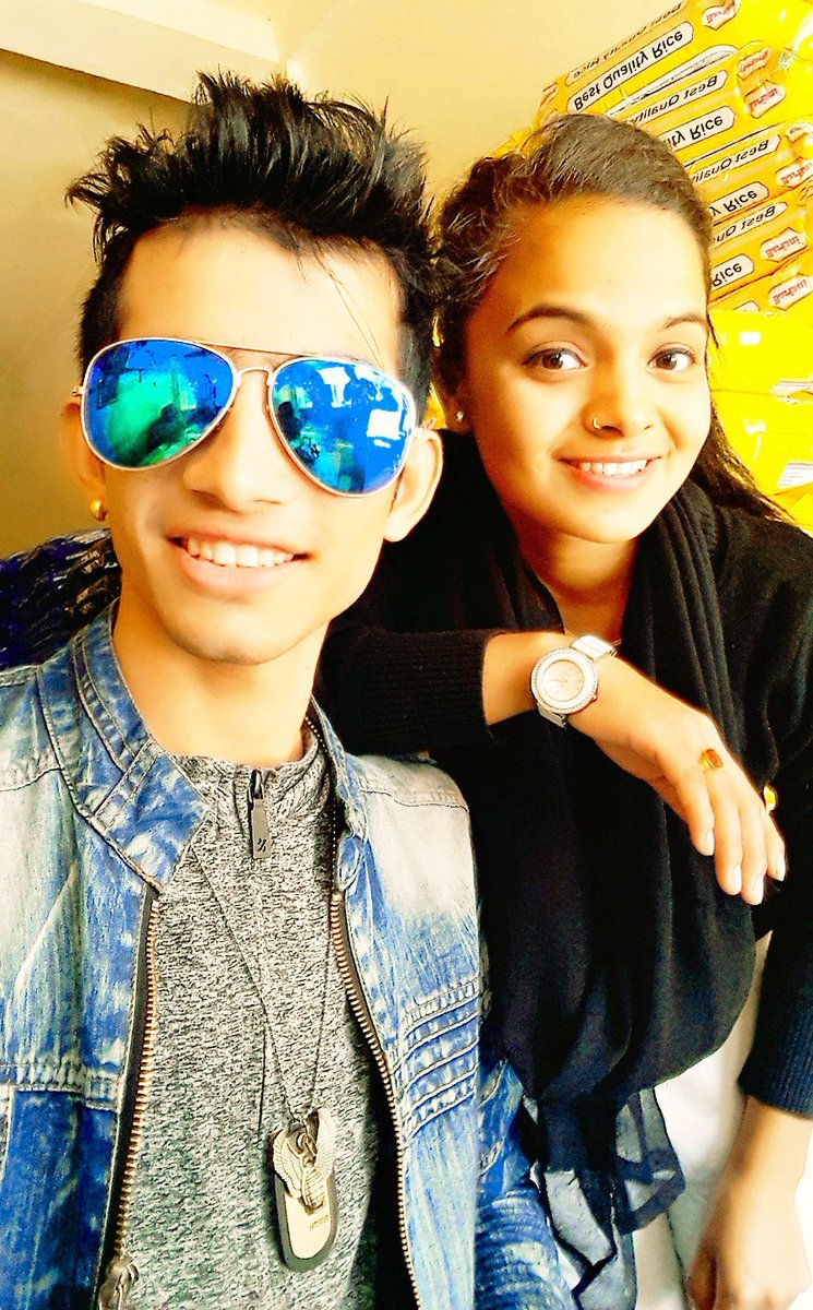 chauhan_pRalaD's tweet photo. माकुरी ले फोटो खिच्ने भनी मैले खिच्दिए😍💑💞💘
#feeling #love😉😍😍 https://t.co/7a580BCQtn