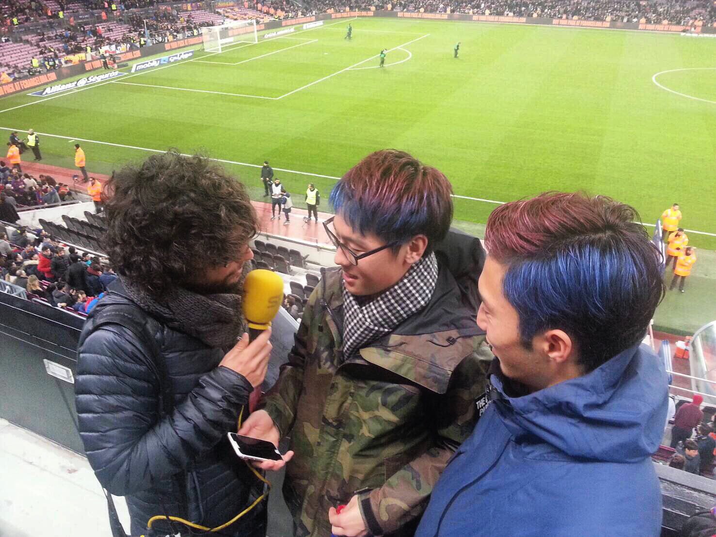 Twitter पर 公式 Emajiny Japan スペインバルセロナ 世界強豪fcバルセロナ国王杯試合にて バルサカラーに塗り分けたヘアカラーサポーター現る 地元ラジオ局からの取材も受け スペインサポーターもビックリ サッカー スペイン Twitter पर 公式 Emajiny Japan スペインバルセロナ 世界強豪fcバルセロナ国王杯試合にて バルサカラーに塗り分けたヘアカラーサポーター現る 地元ラジオ局からの取材も受け スペインサポーターもビックリ サッカー スペイン