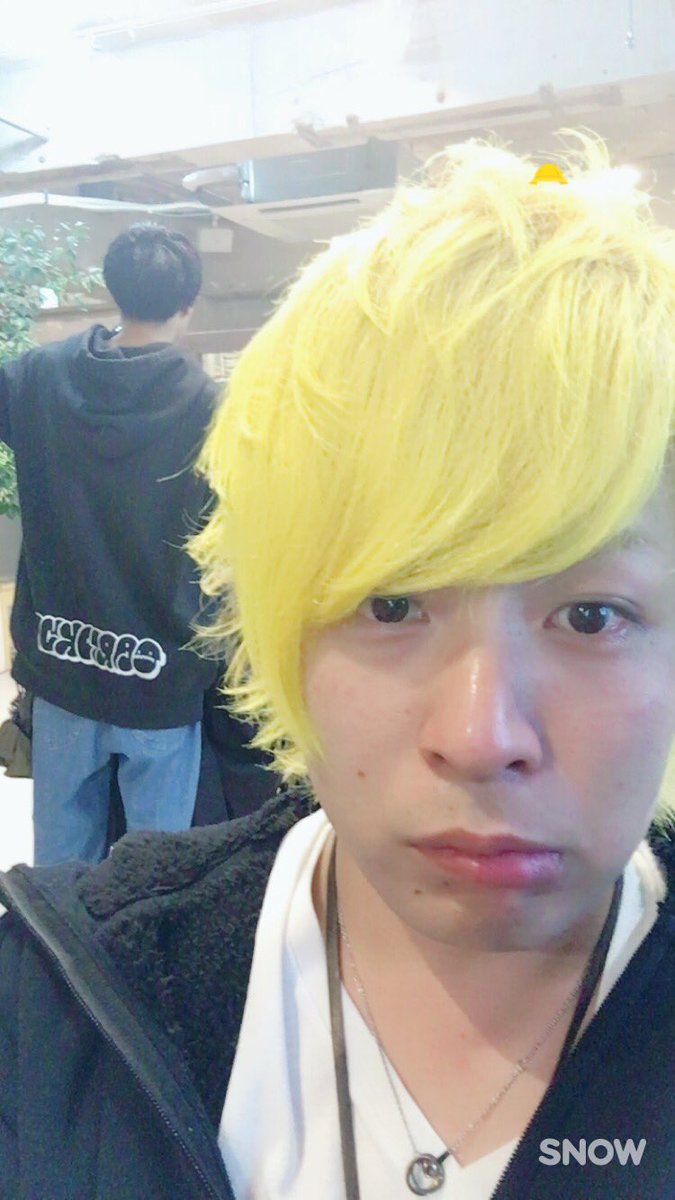 田中くん 禁断ボーイズ Twitter પર P Sで髪をバスバス軽くしてもらいました たくましいしぇしぇしぇの背中feat 田中 Ps Takeuchi 竹内さんいつもありがとうございます