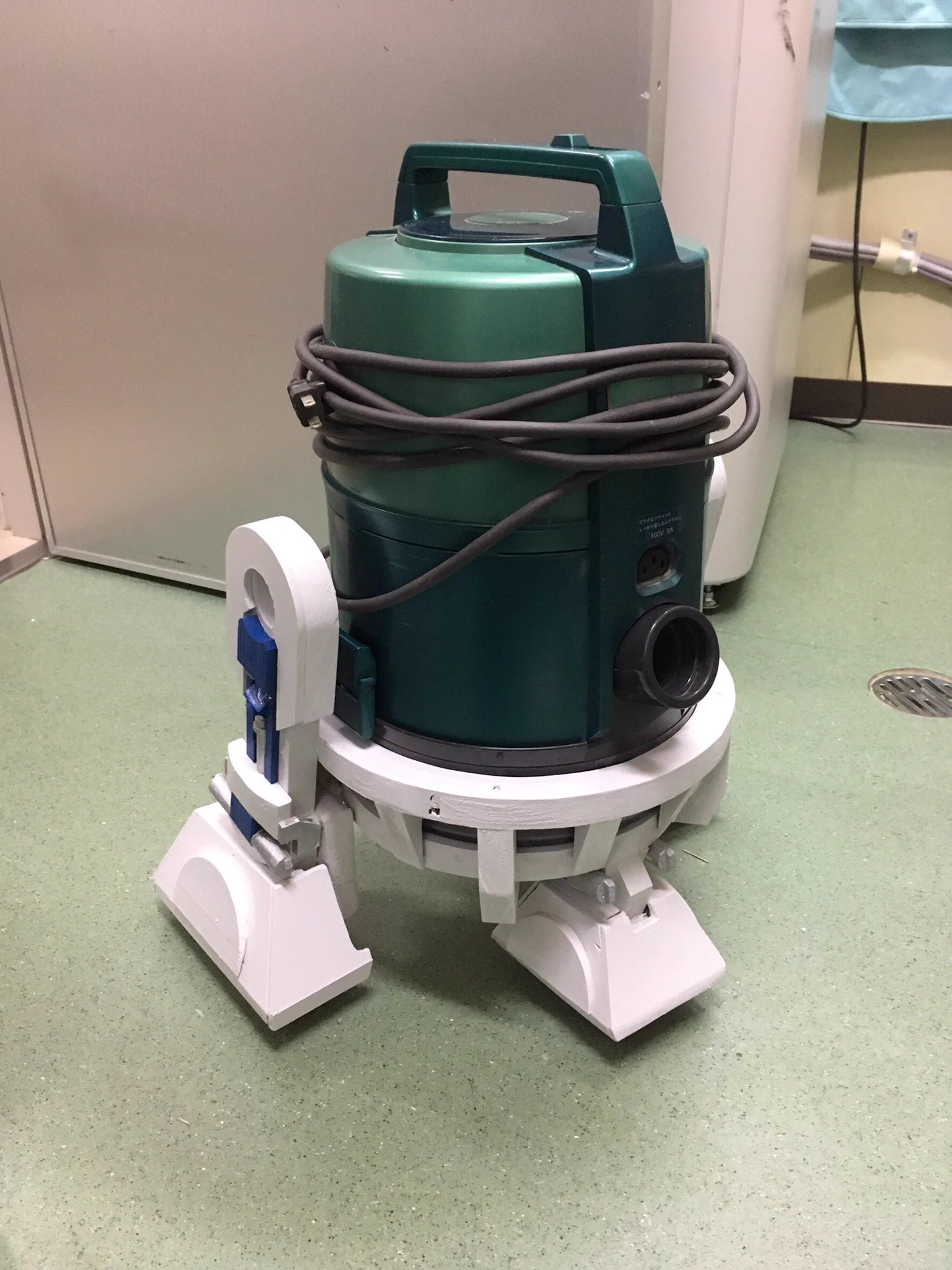 壊れた掃除機を父親が修理した結果ｗなんだか強そうになっててワロタｗｗｗ