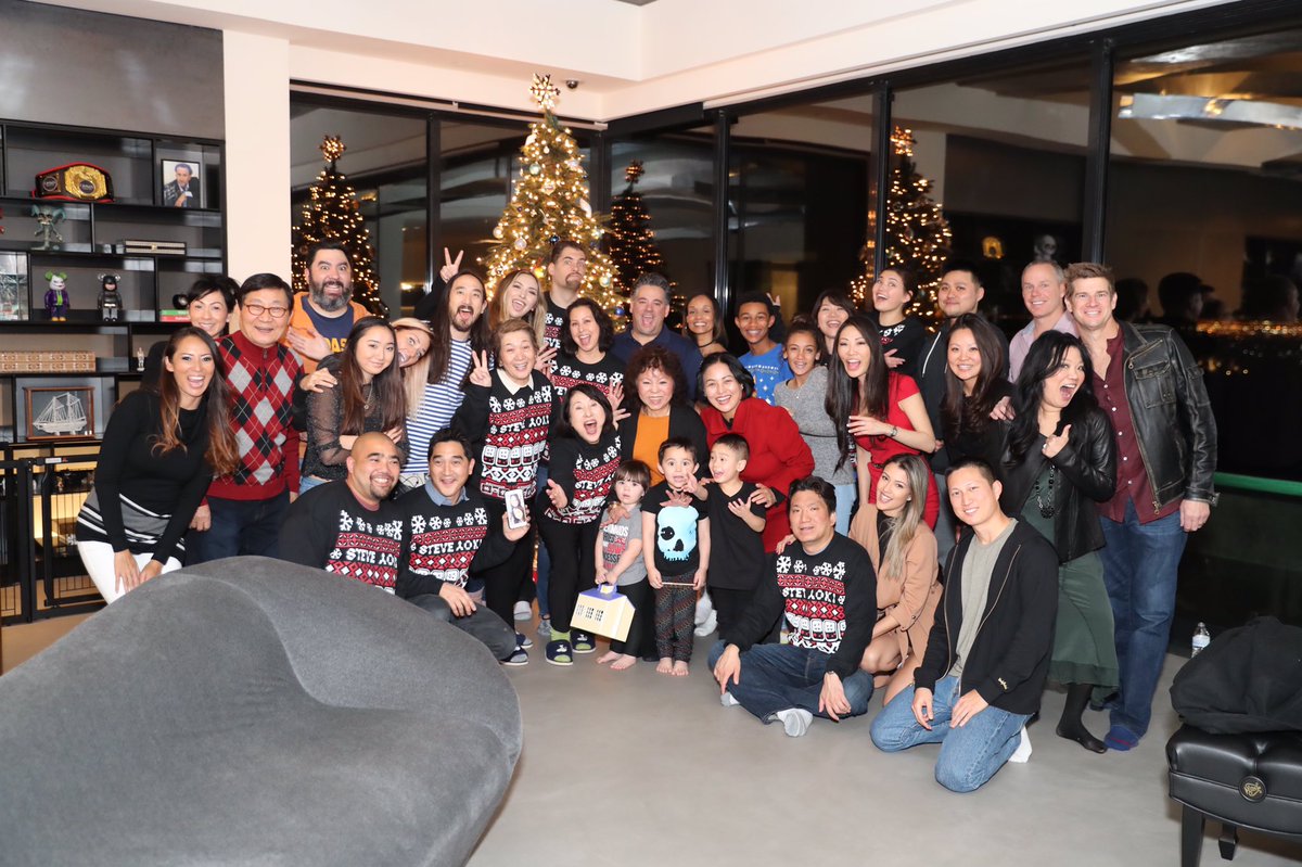 Merry Christmas!!! 🎁🎄🎅🏻 #aokixmas https://t.co/0luPbyxpzH