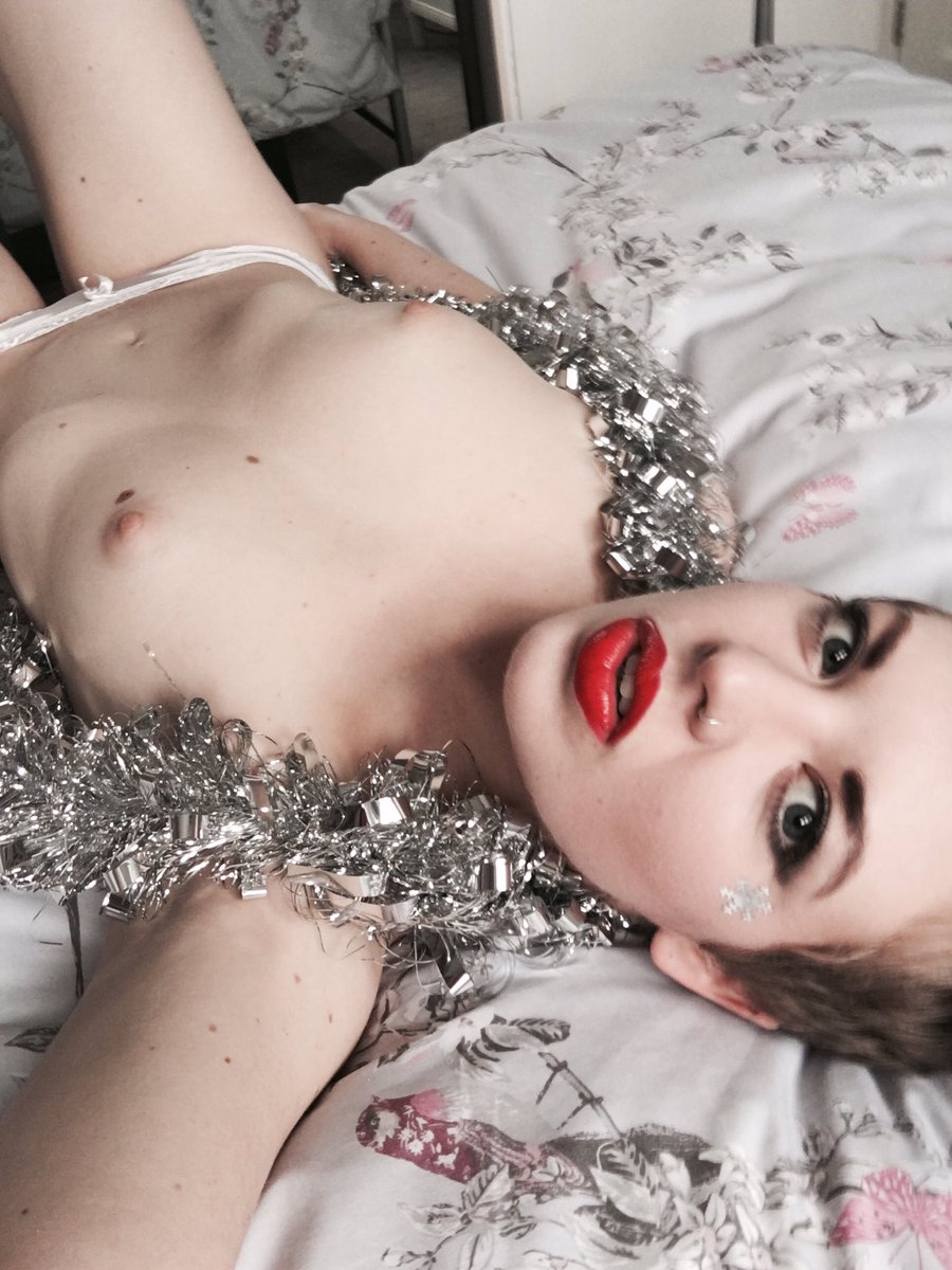 helen_slinky's tweet image. Merry Xmas!🎄 For all you lovely people asking for my Christmas wish list - this is all I want: justgiving.com/helenstephensm… Much love💜 #christmas