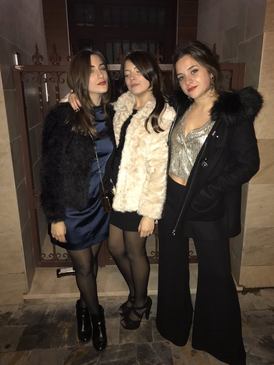 Antoniatrenza's tweet photo. Feliiiiz Navidad ♥️♥️🎄🖤💖🎁💘🍀 #misuerte @Miguel_lorca_98 @selena_dvt @patriccuadrado https://t.co/LotYt4BCbf