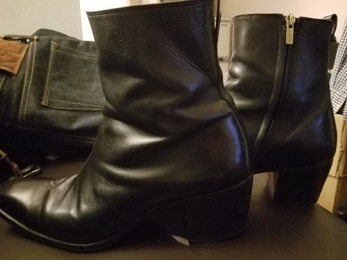 Dj Take 今日はイヴ サンローランリヴゴーシュのジョニーを手にいれました これはデザイナーがトムフォードだった時初めて メンズ用のヒールブーツを作った時の超希少ブーツ ヒールは6 5 だかあるので僕が履くと身長が1 くらいになります 笑 美しい