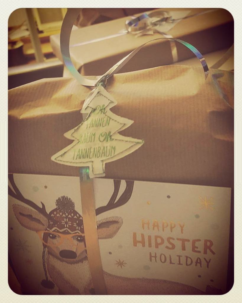 wearecontenance's tweet photo. Frohe Weihnachten wünscht die contenance 🎅

#wearecontenance #agencylife #stuttgart #merryxmas https://t.co/emWIFaVA14