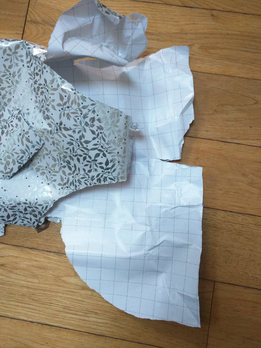 MouldS's tweet image. This wrapping paper makes it easier to do maths after you've unwrapped your gift.