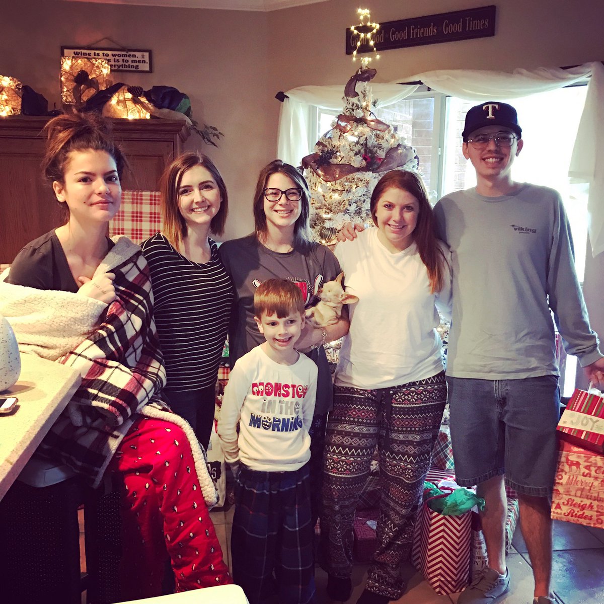 UDallasSoftball on Twitter "Merry Christmas from freshmen Shannon Sheeley and family in Cedar Hill Texas UDSB MerryChristmas Familia… "