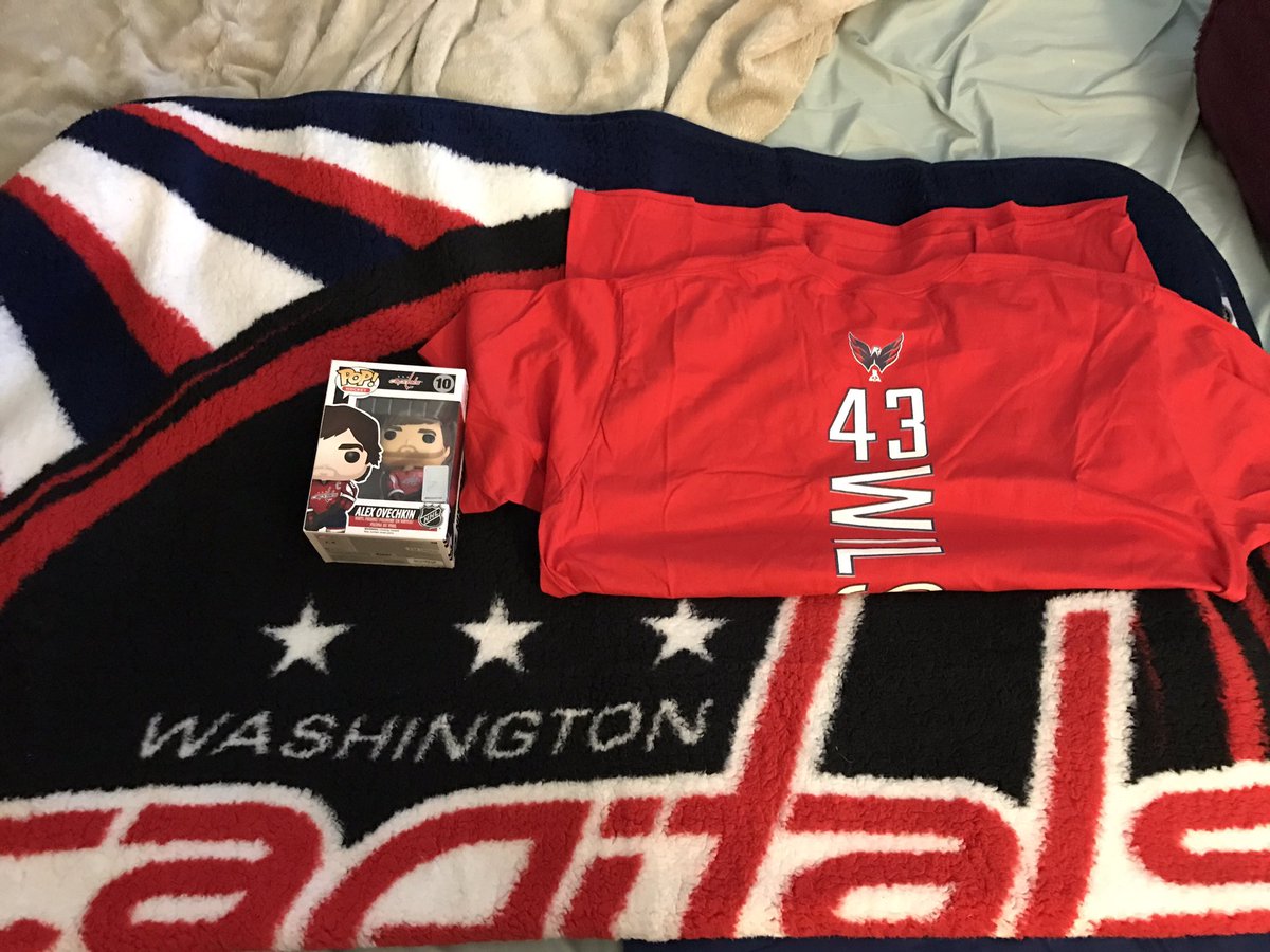 _mikaelanoel_'s tweet photo. I would say I made out pretty well! @Capitals @tom_wilso @ovi8 #wascaps https://t.co/0InFasZXF1