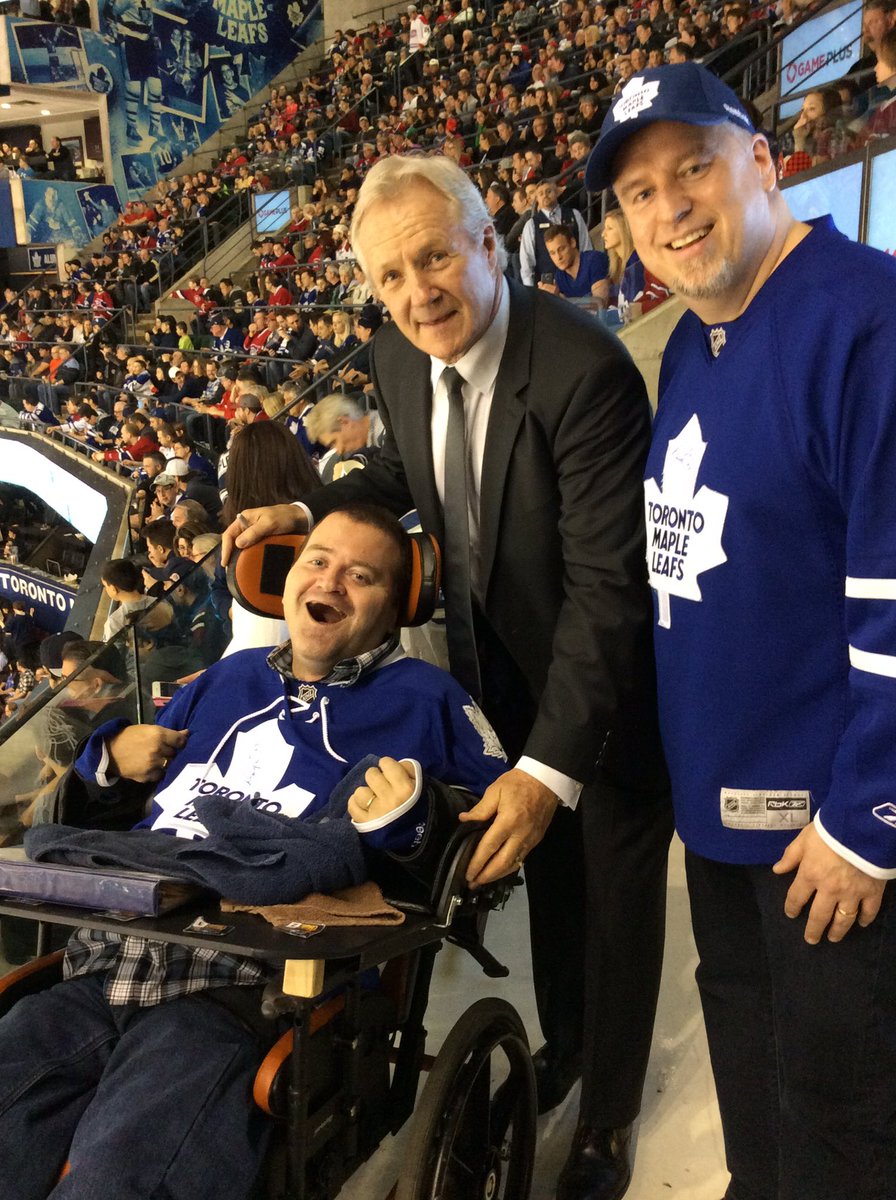 AndrewONielsen's tweet photo. Merry Christmas 🎄 @MapleLeafs @LeafsAlumni #mikepalmateer #felixpotvin #matsundin #borjesalming #davetigerwilliams @GaryRobertsHPT #stumpy https://t.co/8lIfG0l6XD