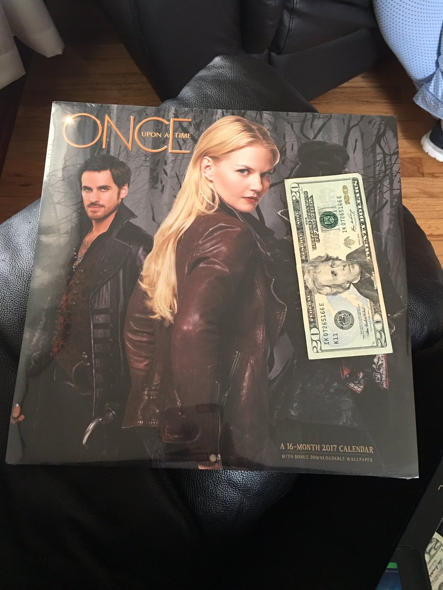 JLeigh1780's tweet photo. When your mom thinks she's funny... (taping a $20 over the wrong persons face!) #sheplayin https://t.co/eYecYzWymR