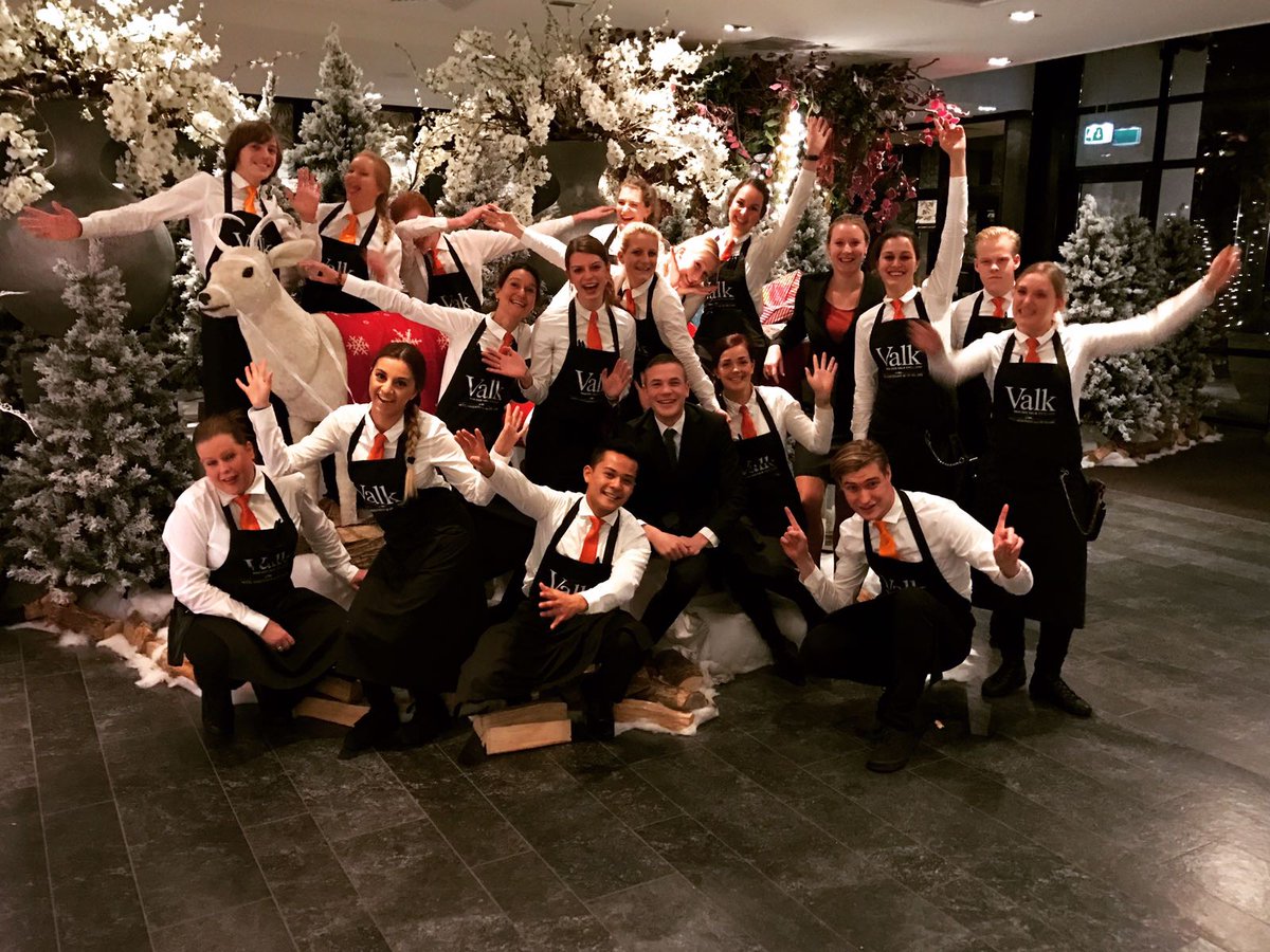 HotelHarderwijk's tweet photo. MERRY CHRISTMAS!
Het team van Hotel Harderwijk wenst u allen fijne Kerstdagen toe! https://t.co/AEHm4zv1AI