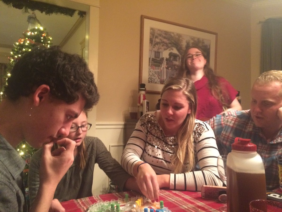 jennarh_'s tweet photo. day 359: xmas eve!#366daysofhappy https://t.co/XFEkfVF3pE