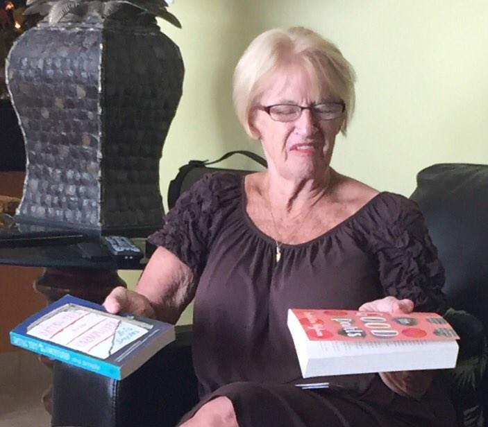 BuyceCbuyce's tweet photo. Temporary blindness from lack of selfie training #datingtipsfortheunemployed @IrisSmyles #allthegoodparts @LorettaNyhan Nan reads in PR! https://t.co/0xoTArJz5r