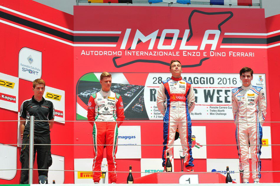 Corazondef1's tweet photo. Mick Schumacher a la FIA F3 
Un caso más q el campeon es Argentino y el q sube es el que fue superado.
Apoyemos a @Marcossiebert1 https://t.co/UMuhETbE2w