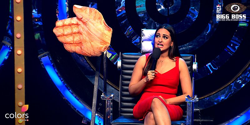 Bigg Boss 10: Sonakshi Sinha And Manish Paul Make The Christmas Merrier In The House Bigg Boss 10: Sonakshi Sinha And Manish Paul Make The Christmas Merrier In The House