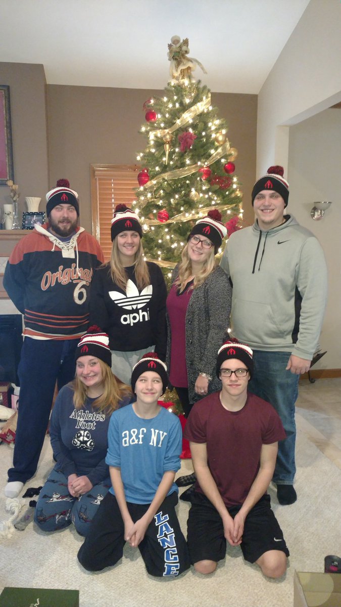 Autotrix24's tweet image. Thanks to @kocurfoundation  for the kids Winter #Toques #MerryChristmas
#RedWingsvsMapleLeafs #Alumni #Game #PureMichigan