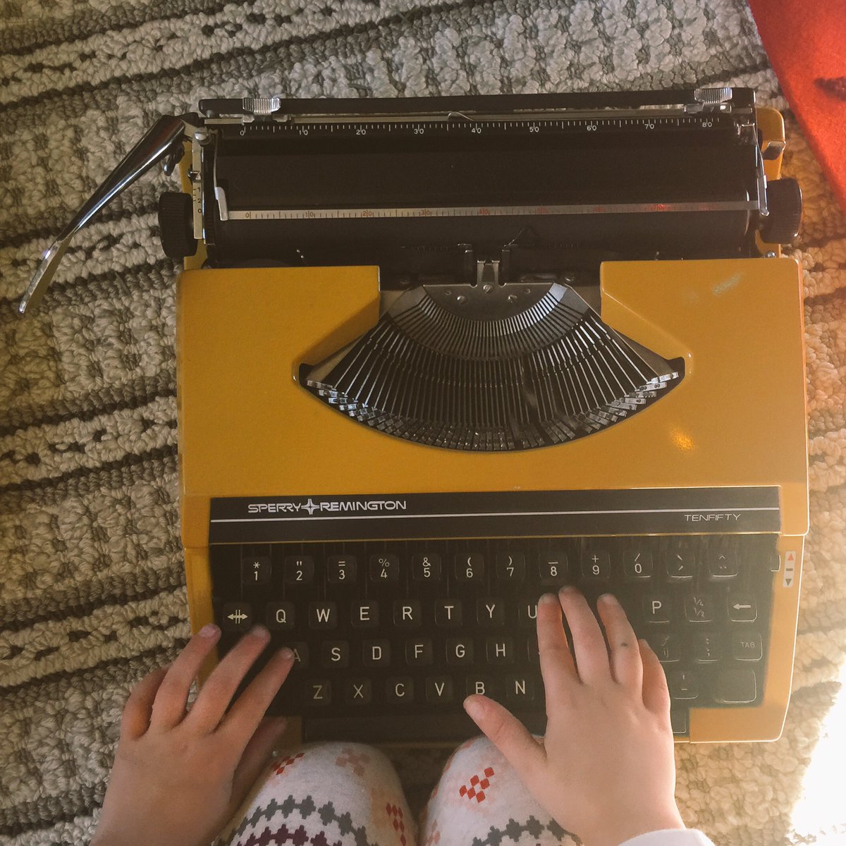 LangeAlexandra's tweet image. Probably ridiculous but I couldn't resist the request. #clackclack