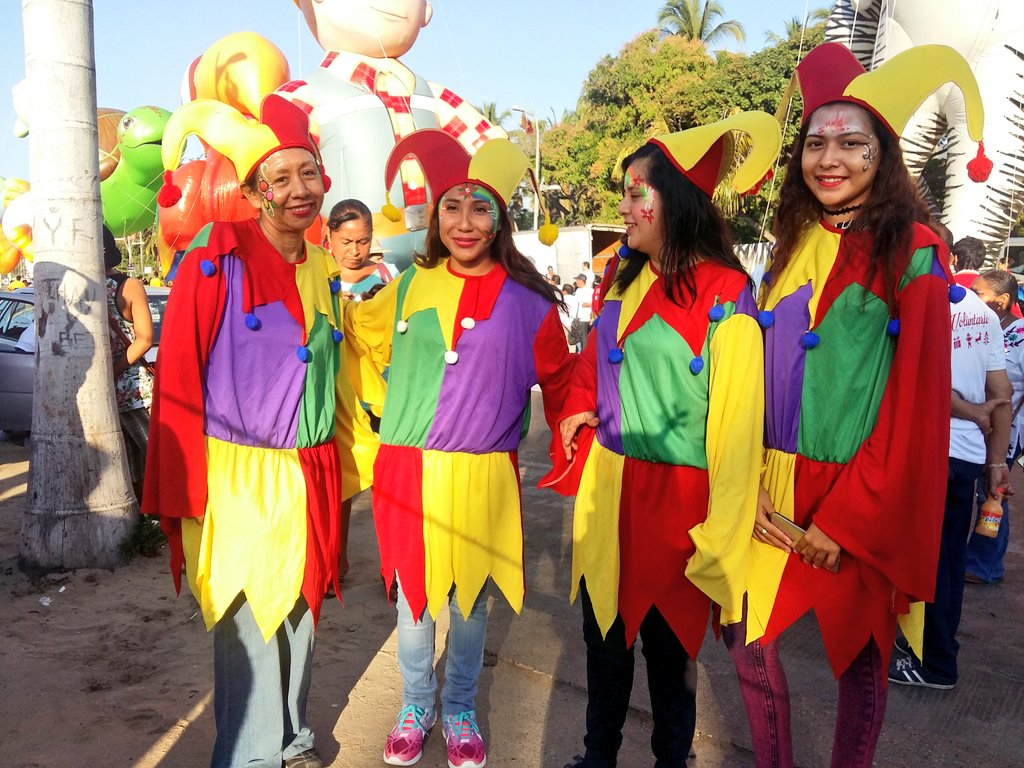 Sectur_Acapulco's tweet photo. #FelizDomingo estamos por iniciar em Desfile de Globos Gigantes #HolidayParade2016 ¡Te estamos esperando! 11am Costera Miguel Alemán https://t.co/VHcFpVX0y9
