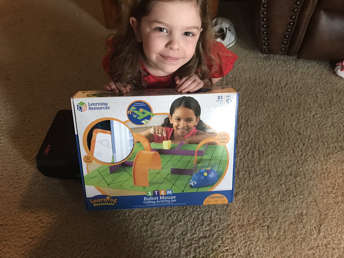 swinkleygurl's tweet photo. Someone is excited to learn how to code just like her favorite tech teacher! #goodtobeloe @RRISDSosa @txgupergr8 https://t.co/zXzZvDf4ZI
