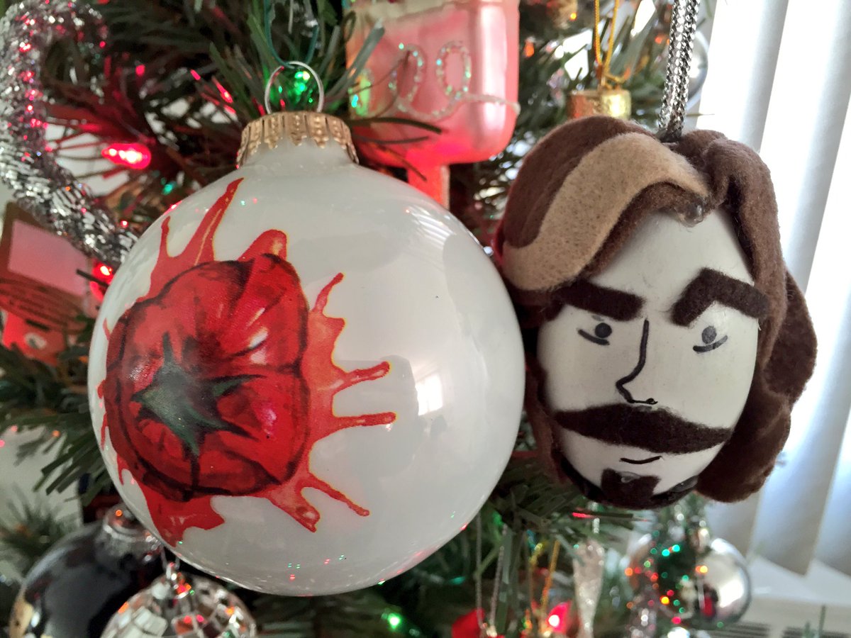 EricRottenEgg's tweet photo. Merry Christmas to all! Hope your holidays have been nothing but eggcellent. 🍅🎄 https://t.co/U9W51APOUx