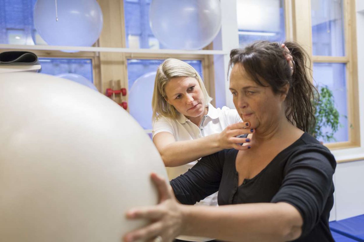 SvD's tweet photo. Fysioterapeuter får sänkt ersättning: ”Slägga i huvudet” https://t.co/IHpa66tVQh https://t.co/2Rl9PkAR9I