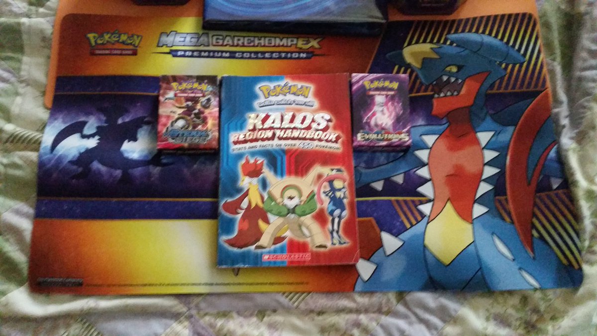 novicetraimerms's tweet photo. Nice haul for Christmas! @trainervlogs @Elite4Adrizzy The VocanionEX &amp; PikiachuEX tons are nice! @Papablast @ProfessorChrisO https://t.co/xEUb4rM7E8