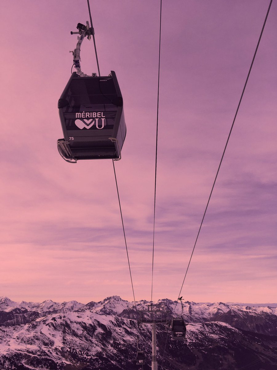 SummitPhotog's tweet image. Merry #Christmas from the #Alps 😊 #skiing #France #sunset #Méribel #3valleys #bubble #❤️