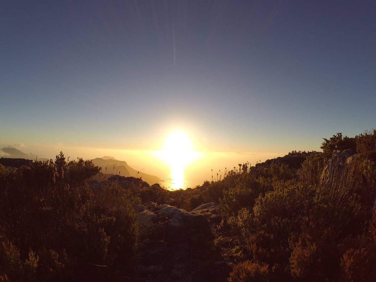 PieterH24's tweet photo. @GoPro Photo taken from Table Mountain in SA #TableMountain #sunset #GoPro https://t.co/z1dEmNrl8v