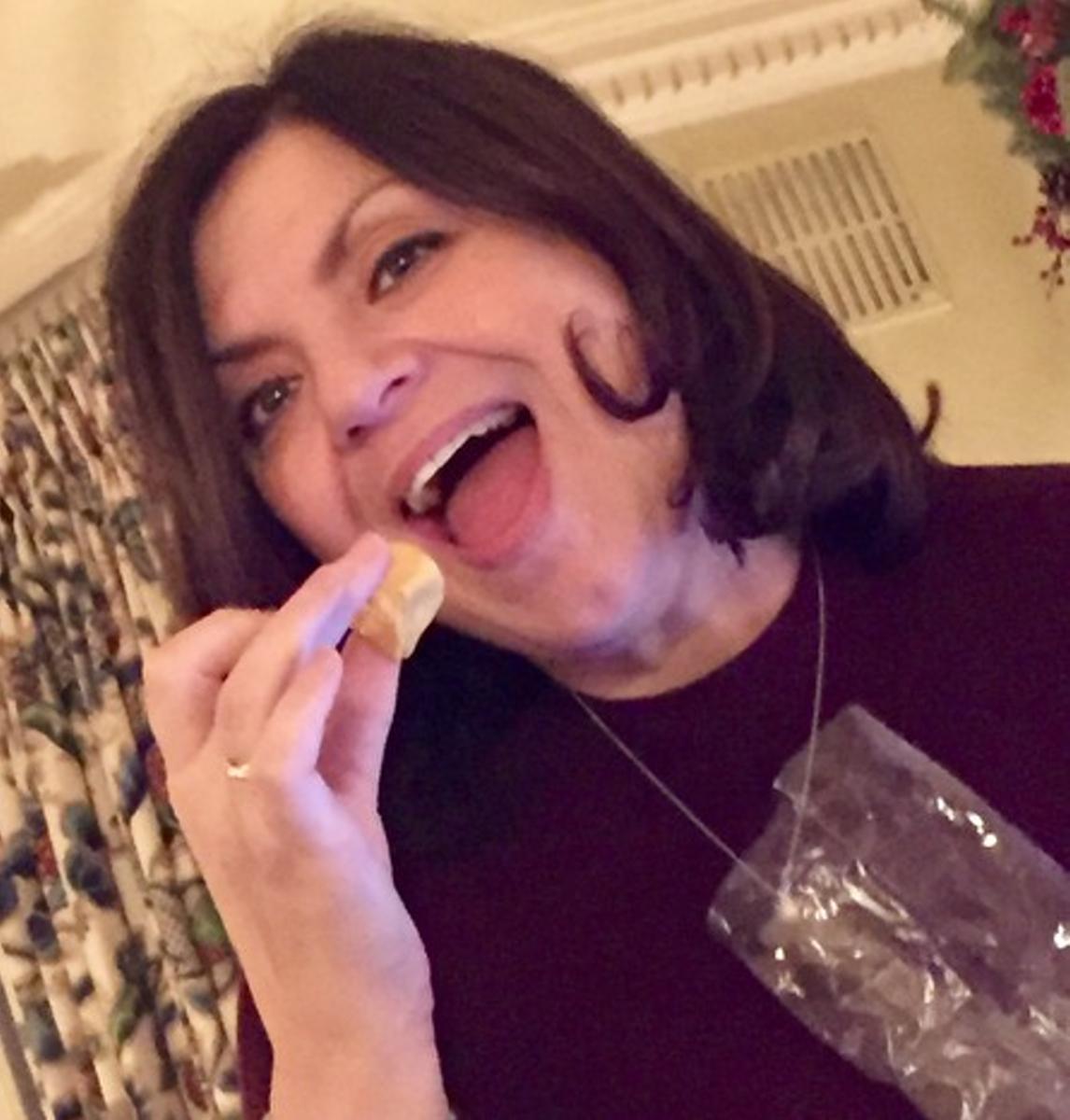 tinachristou2's tweet photo. Gorgeous lunch consumed, thanks to lovely Chiswickian friends, and now sneaking in some honeycomb shhh...#dpics https://t.co/bYhKwOv5ZU