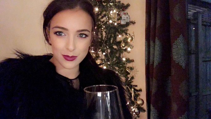 Merry Christmas everyone!! #RedWine #Fur https://t.co/Hoawr34VjZ