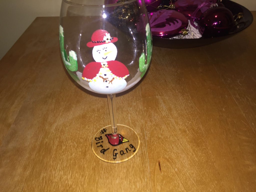 JaceyMoore1's tweet photo. Love this gift complete with cactus, cardinals snowlady and bird base. Thanks Donna! #birdgang #beeredseered https://t.co/F8wHY7vq01