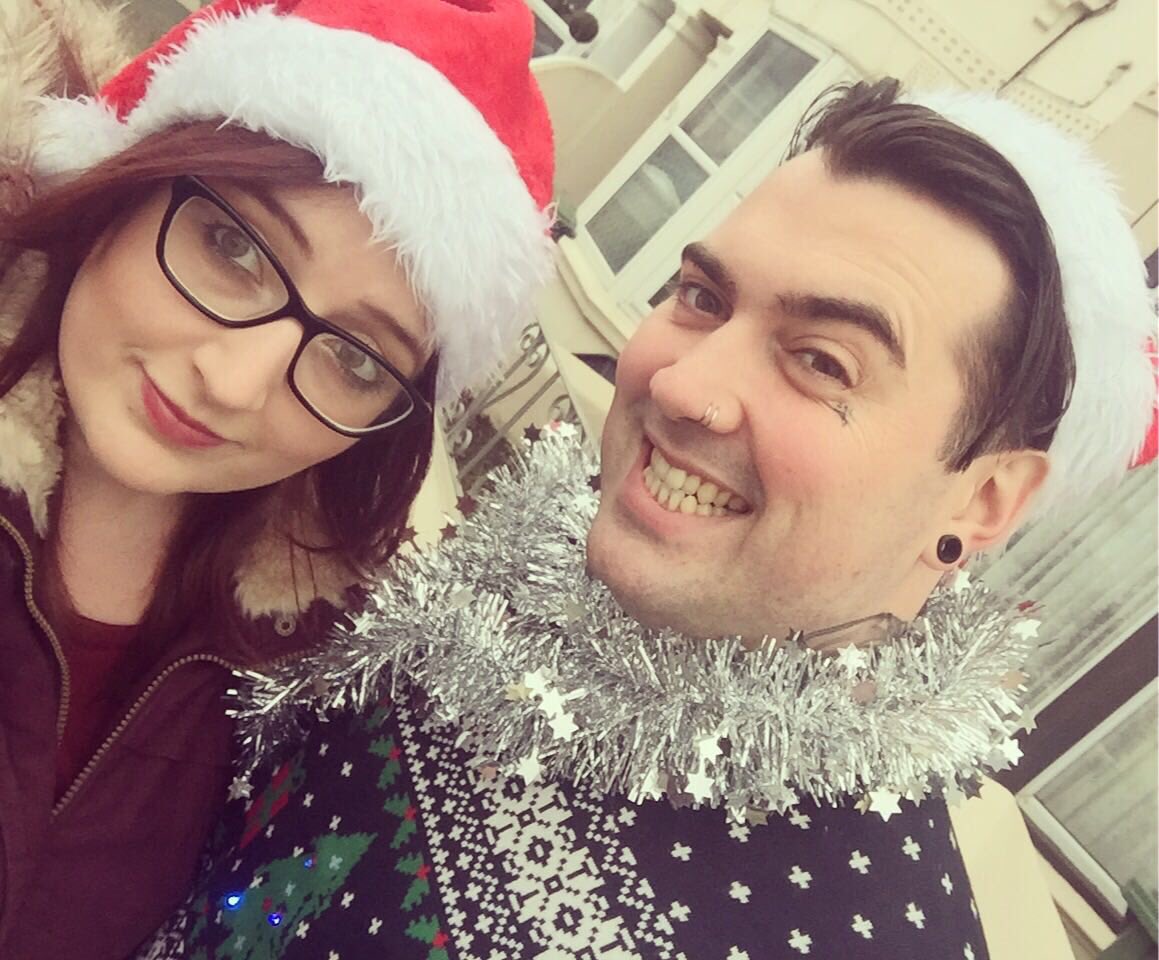 Synsinsyn's tweet photo. We be festive on the way to mama Syn's for Christmas!! @_Crystalm00n_ https://t.co/SImvWo1pp7